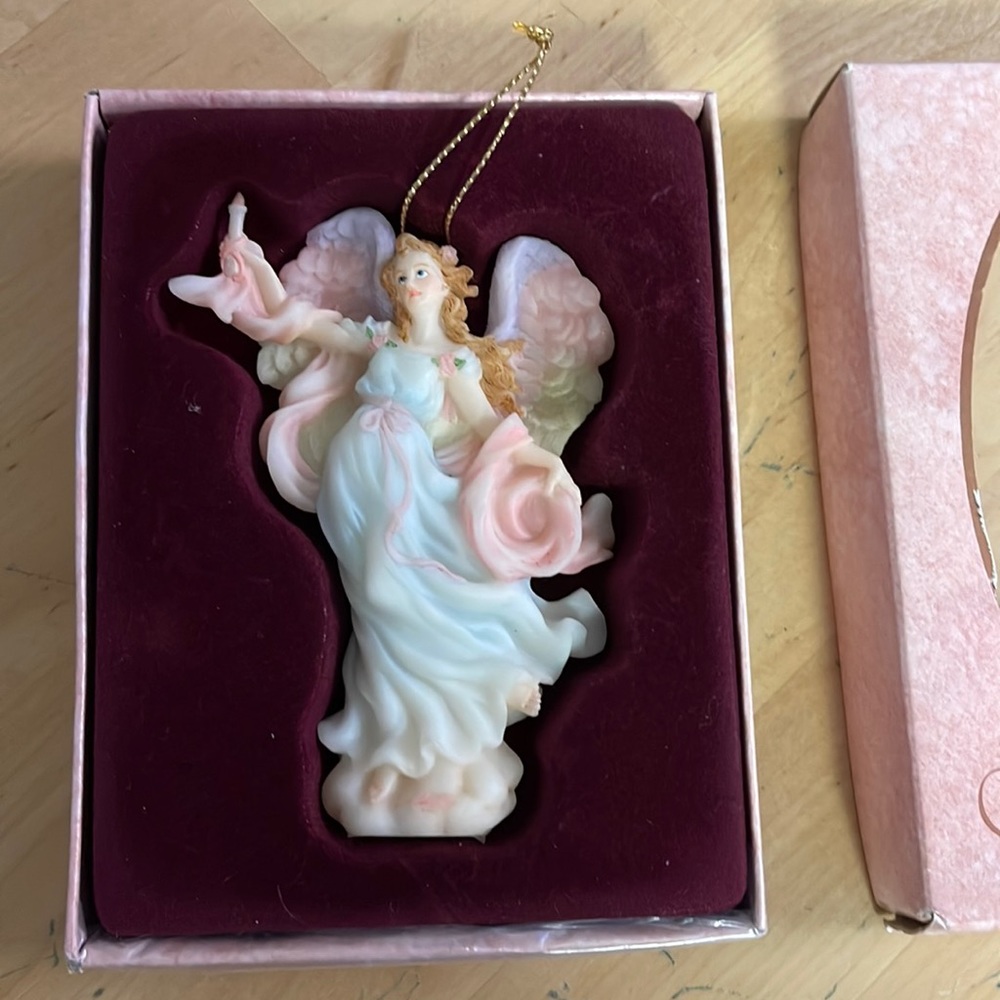 Vintage Serafina Classics Angel. 1997. Perfect condition.